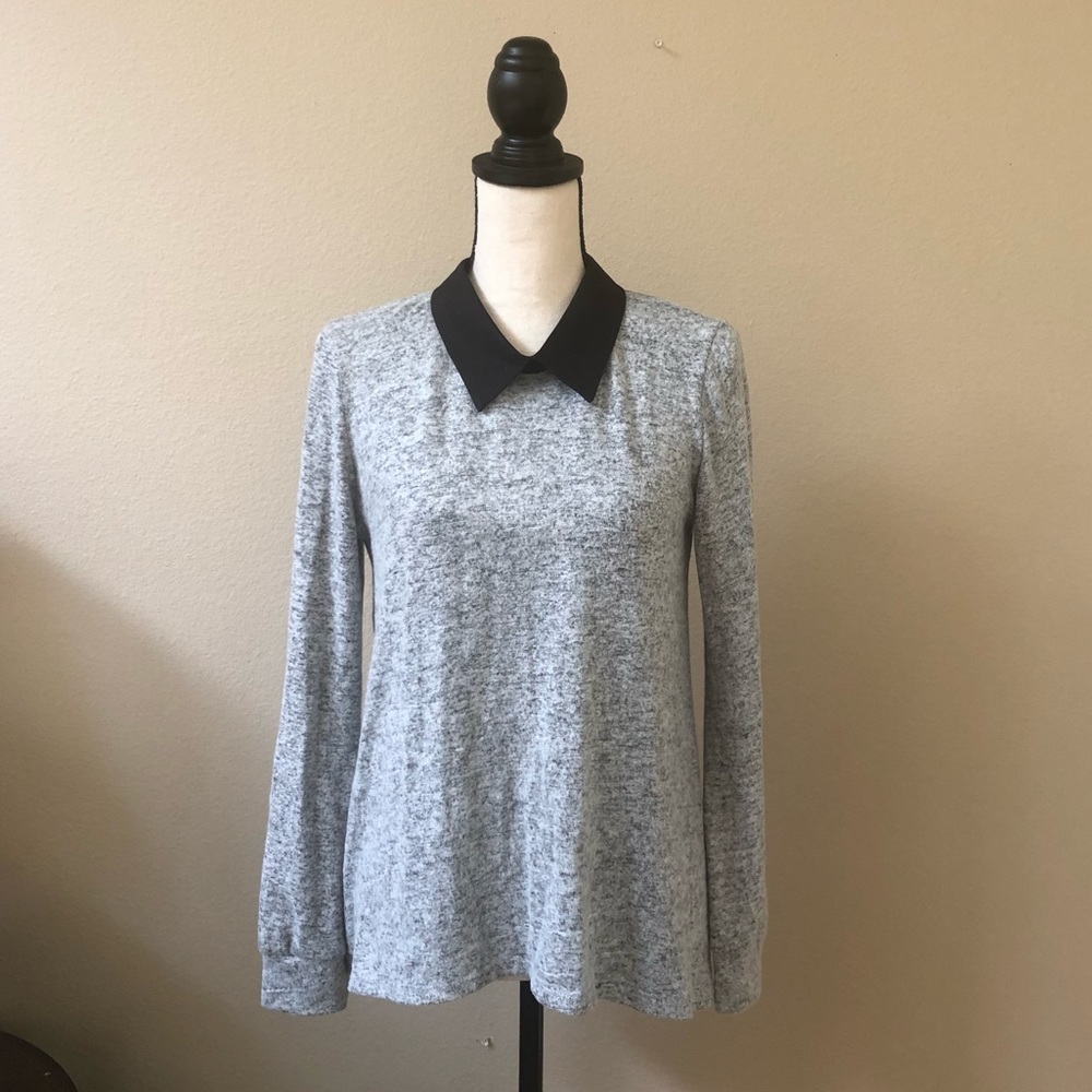 H grey top